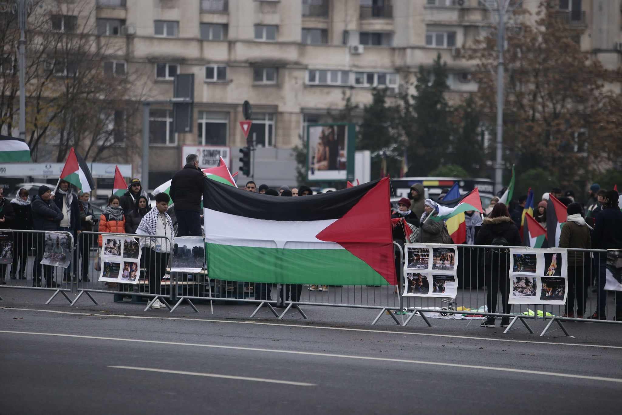 Un nou marș pentru susținerea Palestinei, în București. Organizatorii cer „oprirea genocidului" și salvarea copiilor din Fâșia Gaza | FOTO