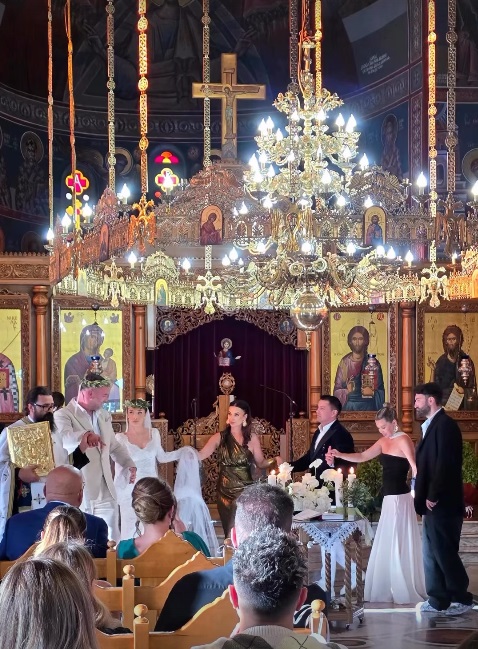 Ploaie de vedete la nunta lui Șerban Cazan din Grecia. Cum au apărut nașii Gina Pistol și Smiley, dar și cântărețele Antonia și Ruby