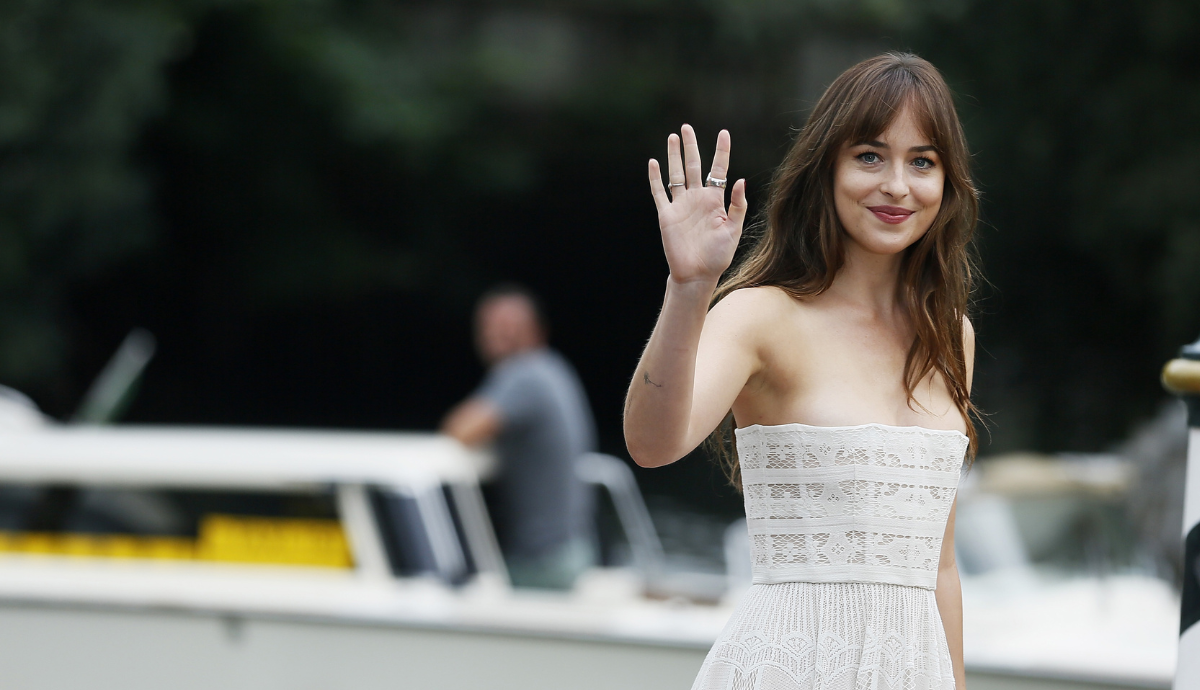 Dakota Johnson, a pucérruhák koronázatlan királynője