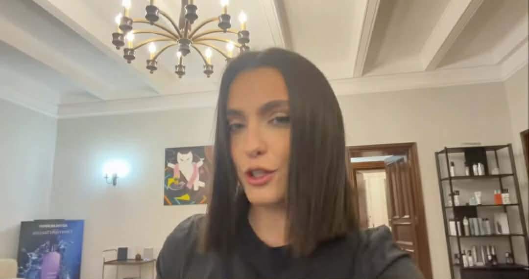 Imagini cu Alexia Eram după ce s-a tuns scurt. Fiica Andreei Esca a făcut o schimbare radicală de look