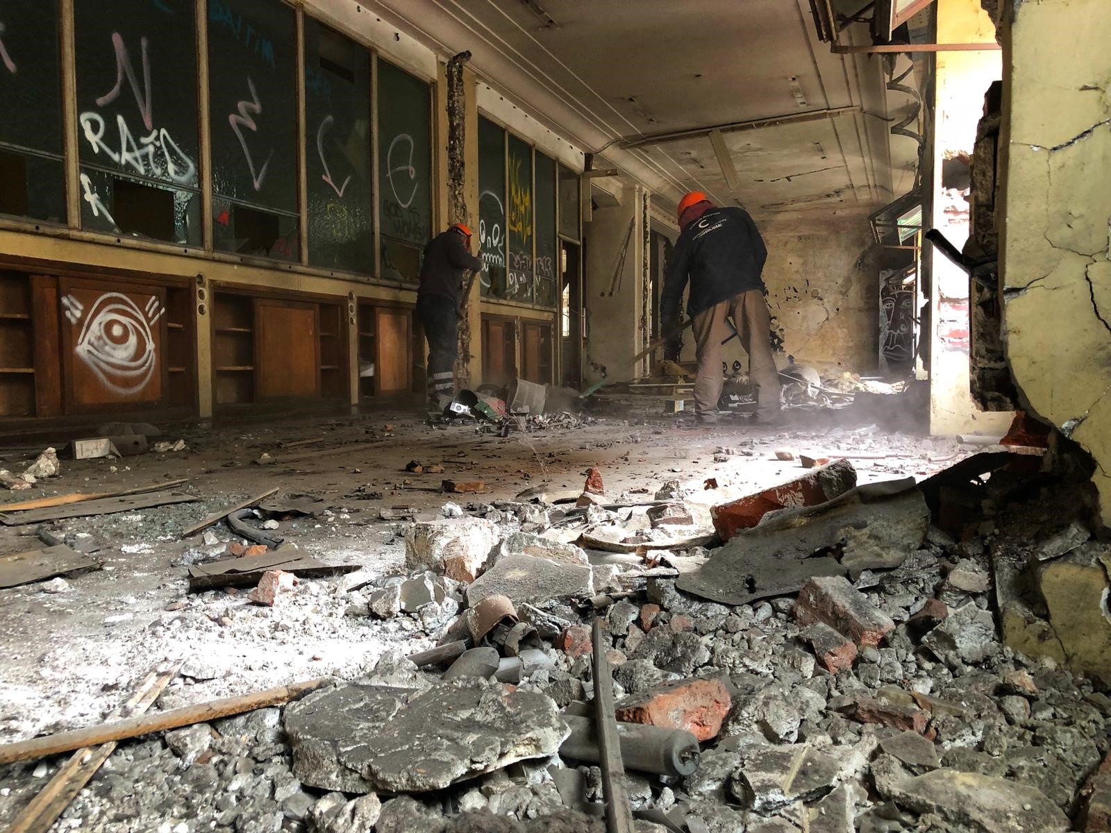 Blocul Rosenthal de pe Calea Victoriei intră în reparații. Fostul sediu al Băncii de Comerț Exterior, lăsat în paragină în ultimii 20 de ani / FOTO