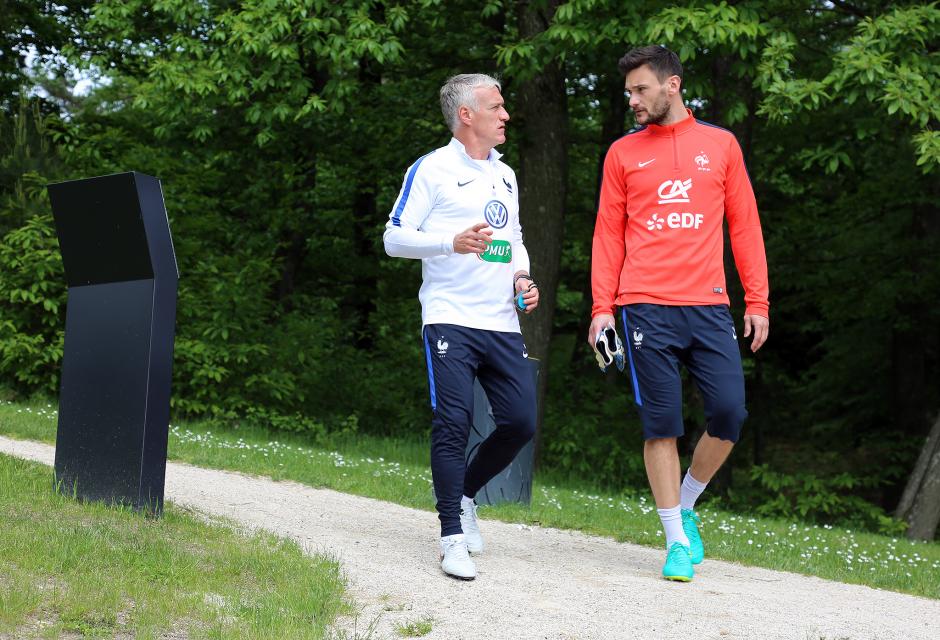 Francezii nu se tem de români. Didier Deschamps vrea să-l bage în sperieți pe Iordănescu și pune pe internet imagini video cu scheme de joc