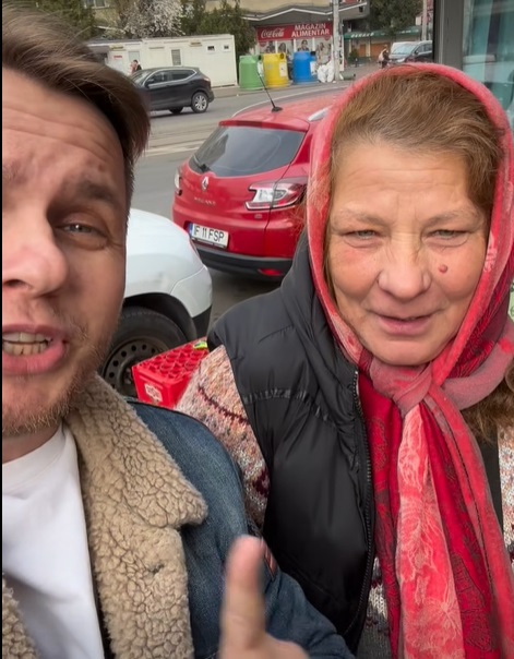 Soacra lui Codin Maticiuc vinde flori în București. Cu basma pe cap și zâmbetul pe buze, doamna Paula s-a bucurat că ginerele a vizitat-o la muncă