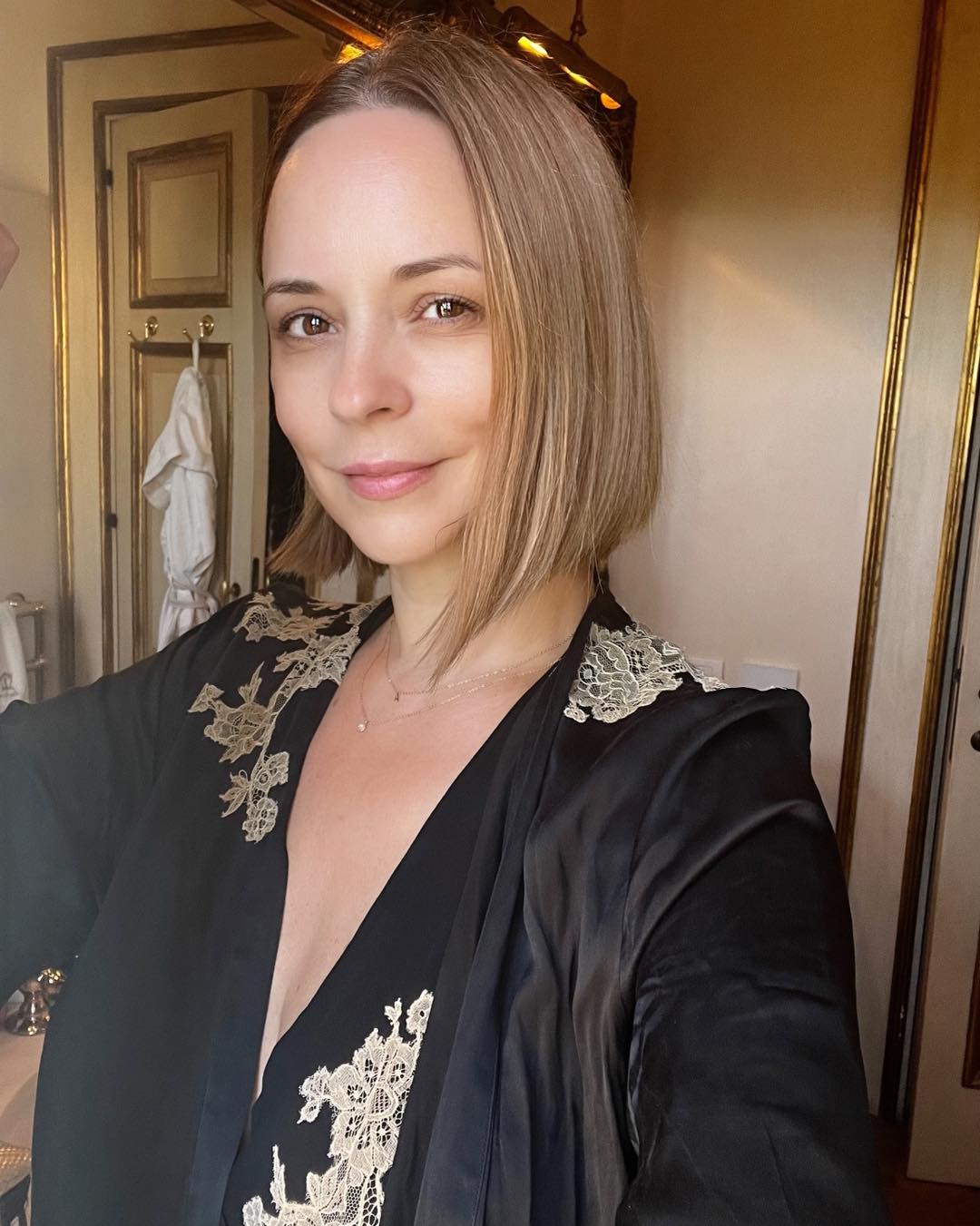 Imaginea cu Mihaela Rădulescu și Daniela Nane sărutându-se. Andreea Marin trebuia să fie în locul actriței, dar a refuzat: „Sunt un om cu un alt principiu de viață”