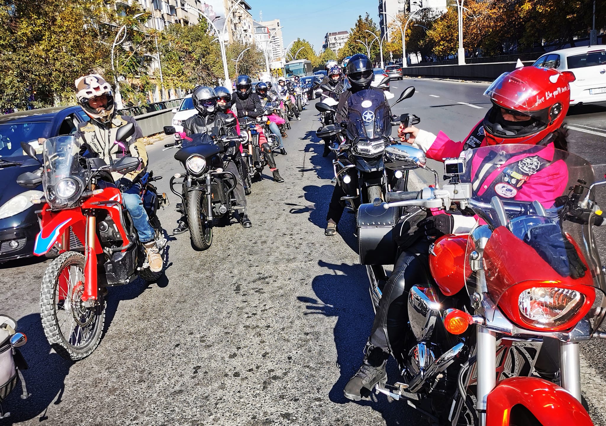 Marşuri moto Pink Ride în Bucureşti şi Cluj-Napoca, pentru conștientizarea precoce a cancerului de sân