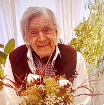 Cum a apărut Florin Piersic la 90 de ani, la Piatra Fest 2026. Imaginile cu marele actor au emoționat publicul
