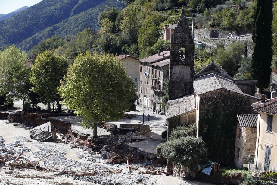 Furtuna Alex a făcut ravagii în Franţa şi Italia. Cel puţin două persoane au murit, iar alte nouă sunt date dispărute
