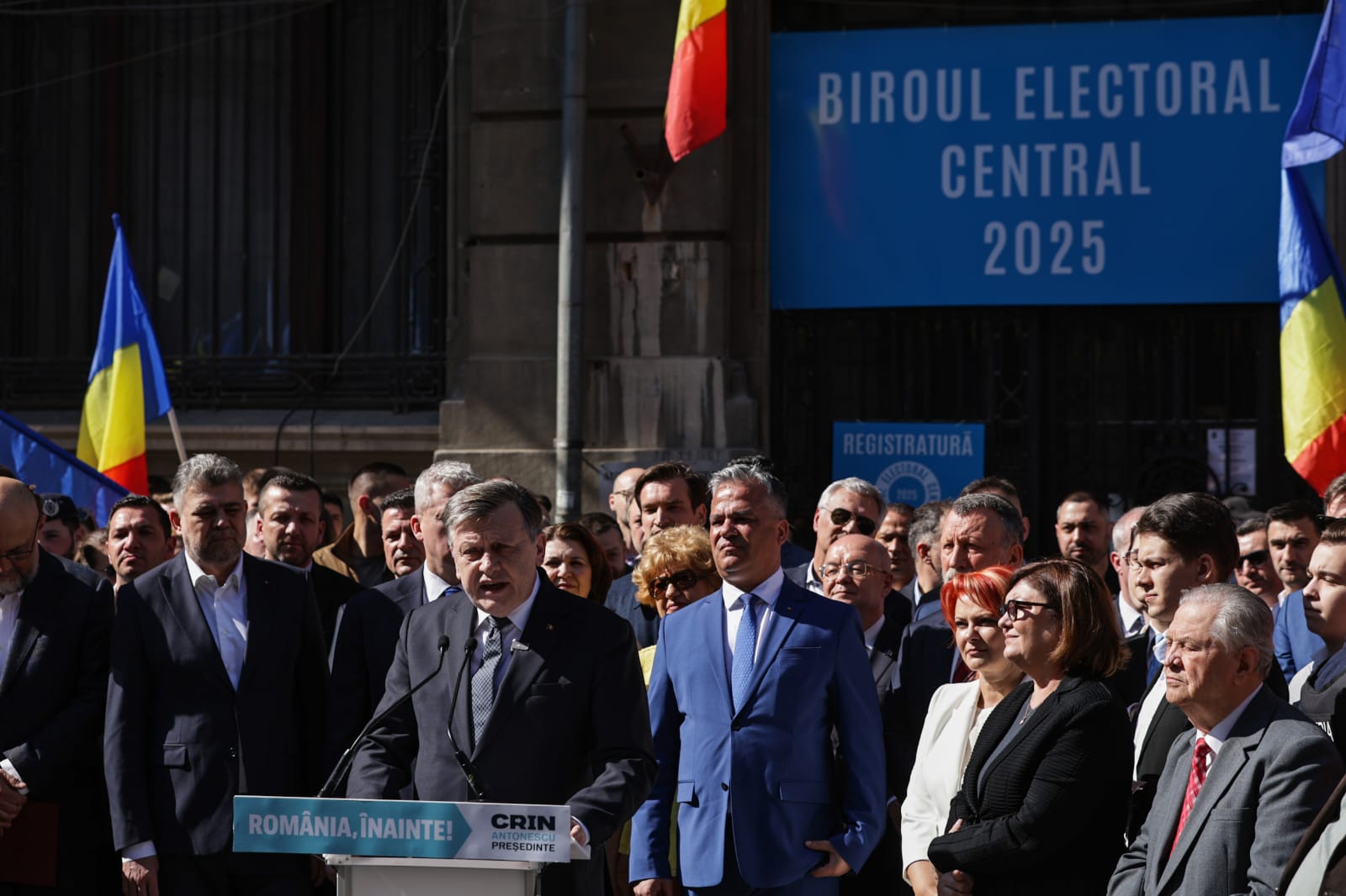 Crin Antonescu și-a depus candidatura la alegerile prezidențiale