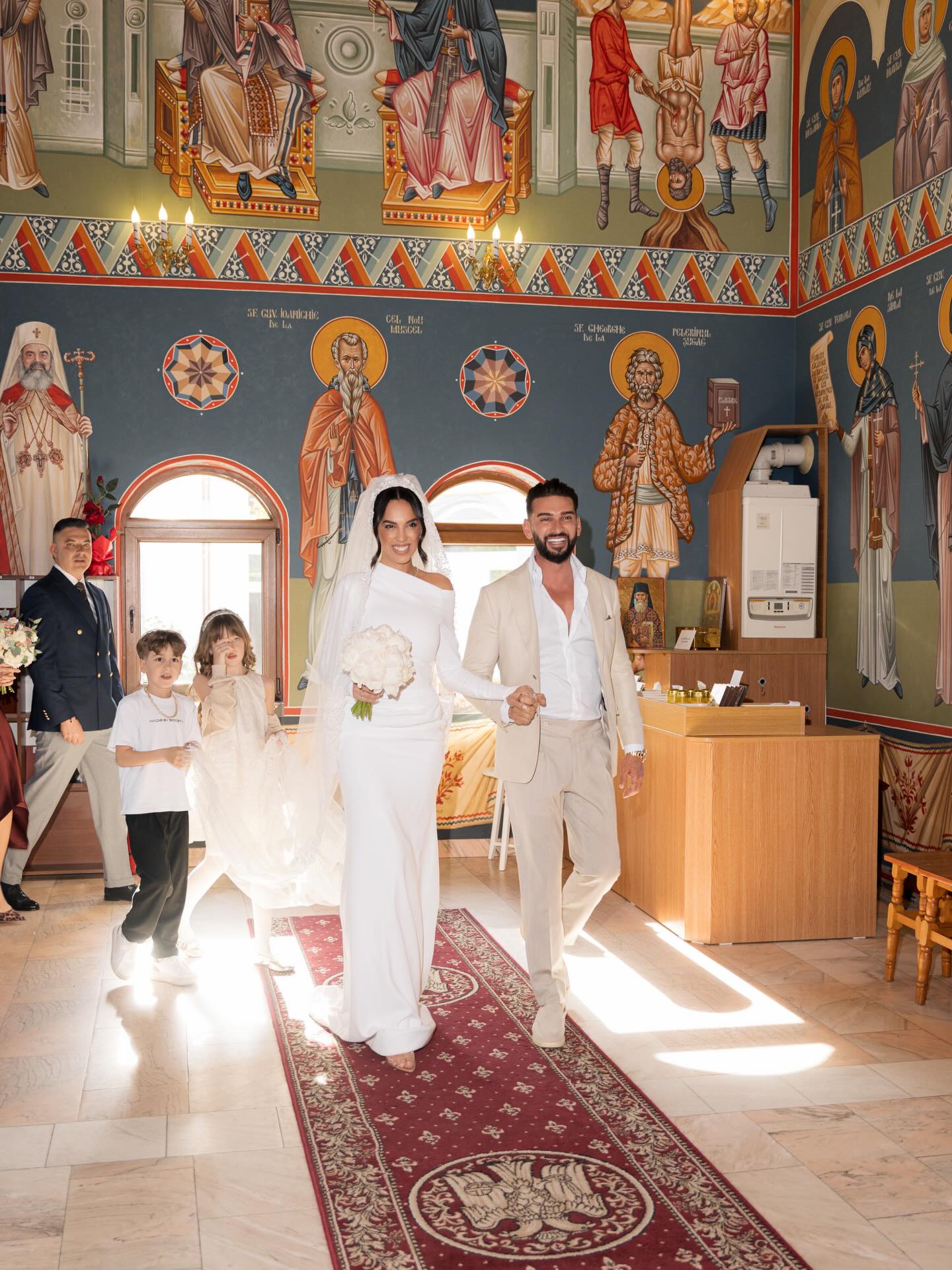 Imagini cu casa din Domnești în care locuiește Dorian Popa. Artistul a renovat-o complet