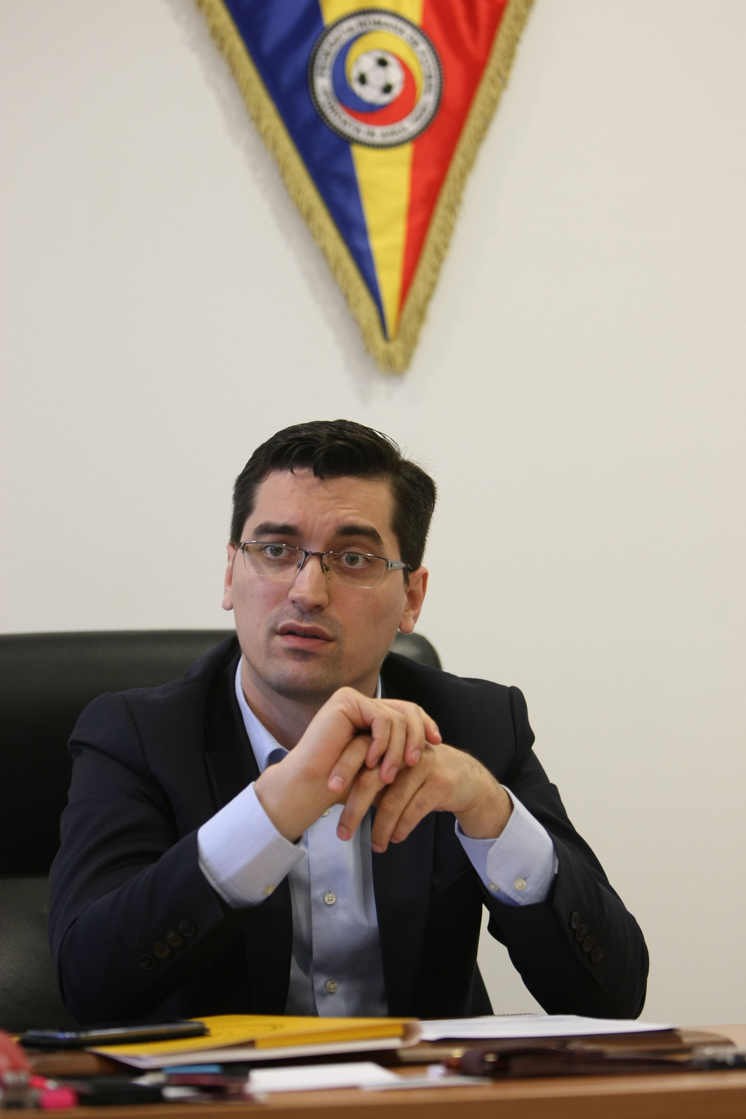 Iordănescu și-a asigurat buncărul de la Euro 2016: ”Nici măcar dronele nu vor zbura deasupra hotelului”. Burleanu: ”E inadmisibil ca o echipă din play-out să joace în Europa”. Ce face FRF cu insolvenții. Modelul sârb
