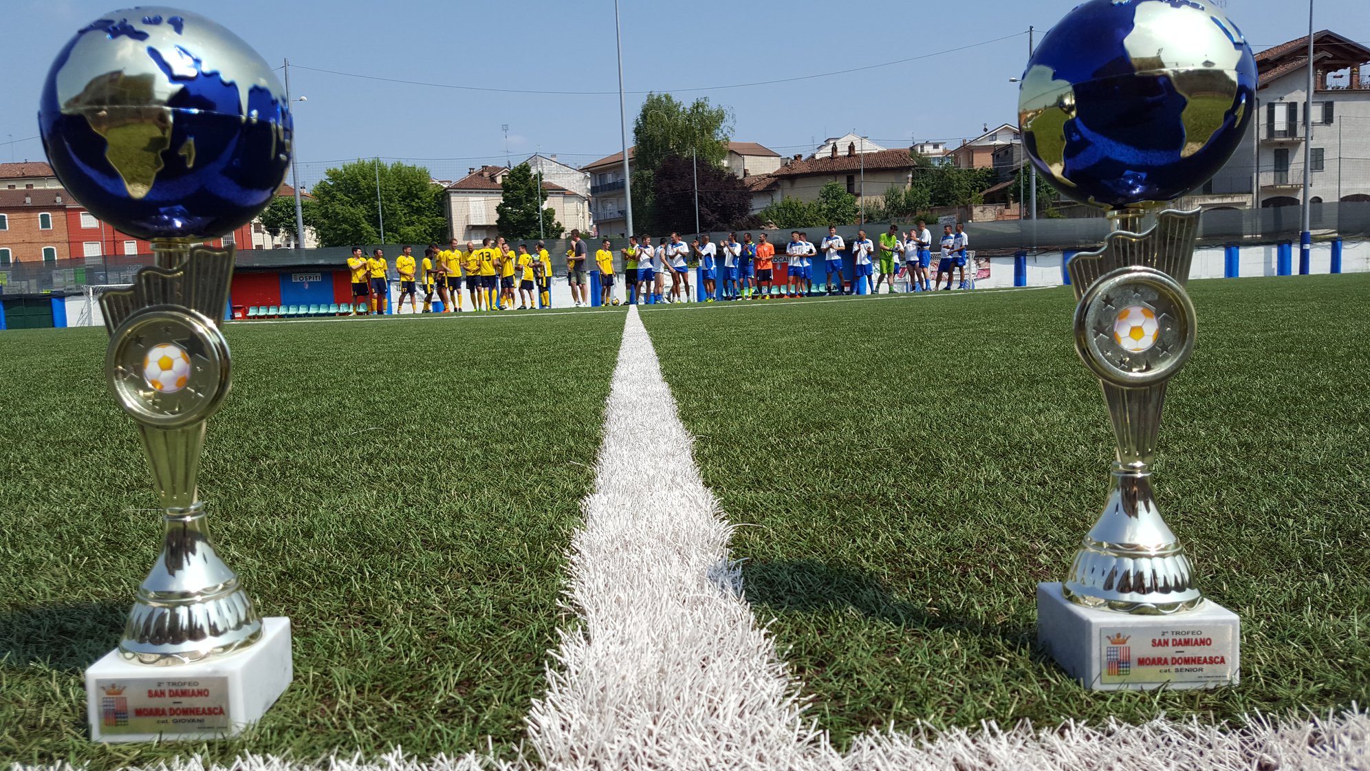Vasile Mogoș are tatuați ”cei 7 ani de acasă”. Fotbalistul și verișoara sa au participat la o sărbătoare acasă, la Moara Domnească, în Vaslui