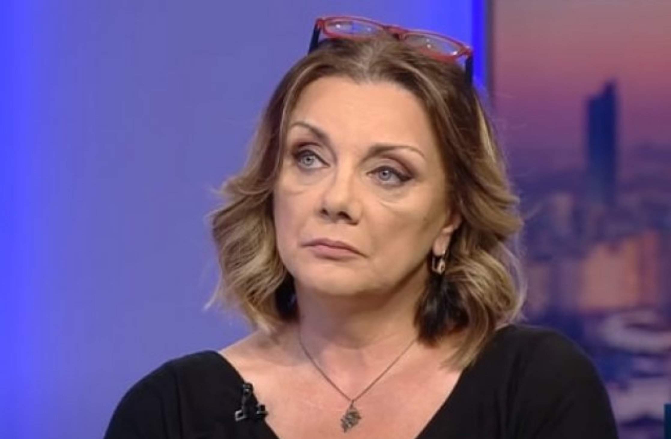 Imagini cu casa de la țară în care locuiește Carmen Tănase. S-a mutat din București într-un sat de lângă Târgoviște, unde are vilă cu grădină