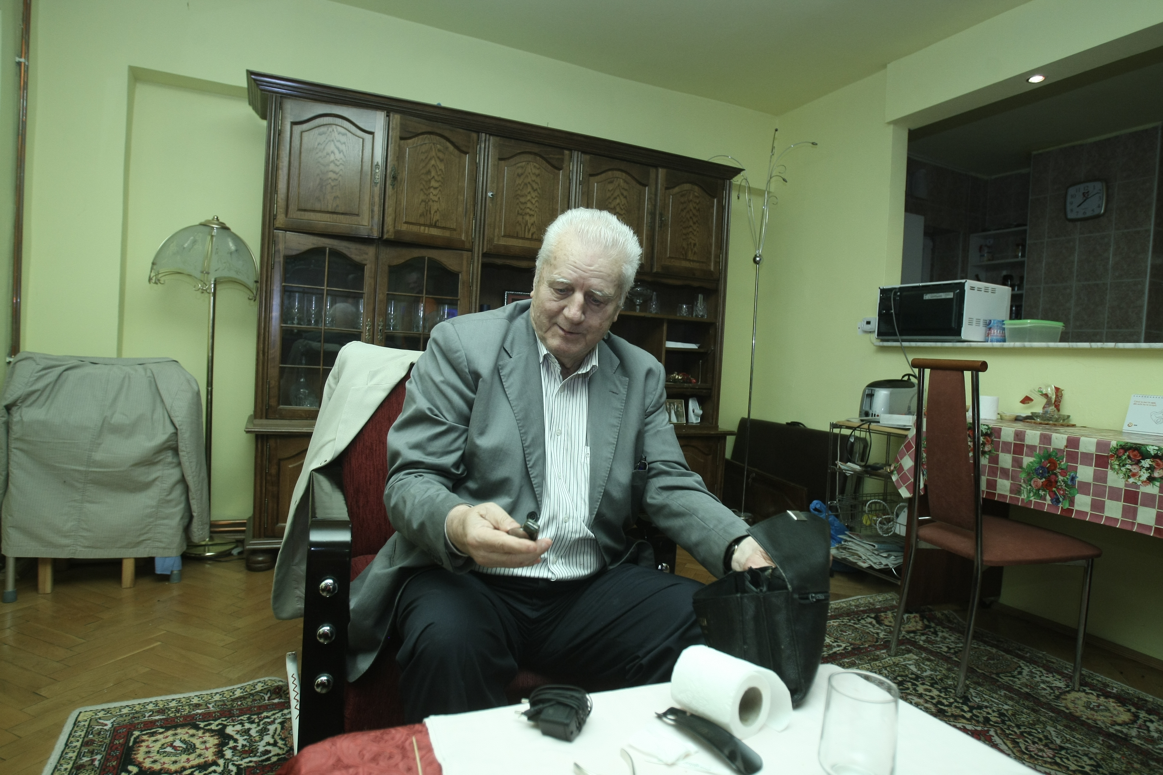 EXCLUSIV! Știați că Pădureanu a fost însurat? Vorbește în premieră despre divorț! A înșelat-o nea Jean pe Tanti Pușa? GALERIE FOTO