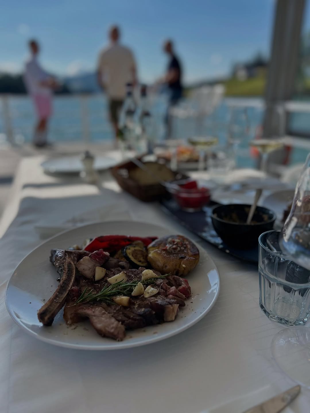 „Colțul de Rai” din România care a cucerit-o pe Mirela Vaida în vacanță: „Plimbări cu barca, excursii la stână. E cel mai pur aer”