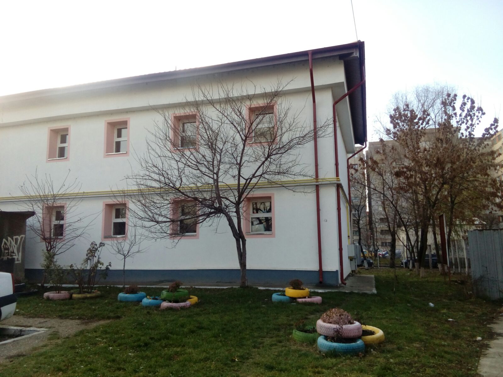 REPORTAJ/Au parte doar uneori de o masă caldă pe zi și îl așteaptă cu înfrigurare pe Moș Crăciun| FOTO