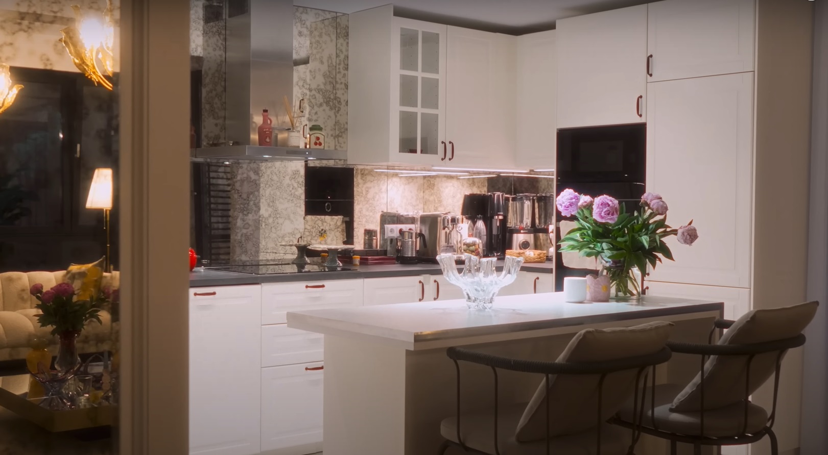 Imagini noi din apartamentul în care locuiește Selly. Deși stă cu chirie, l-a renovat complet: „Am schimbat de la uși la parchet, vopsea”