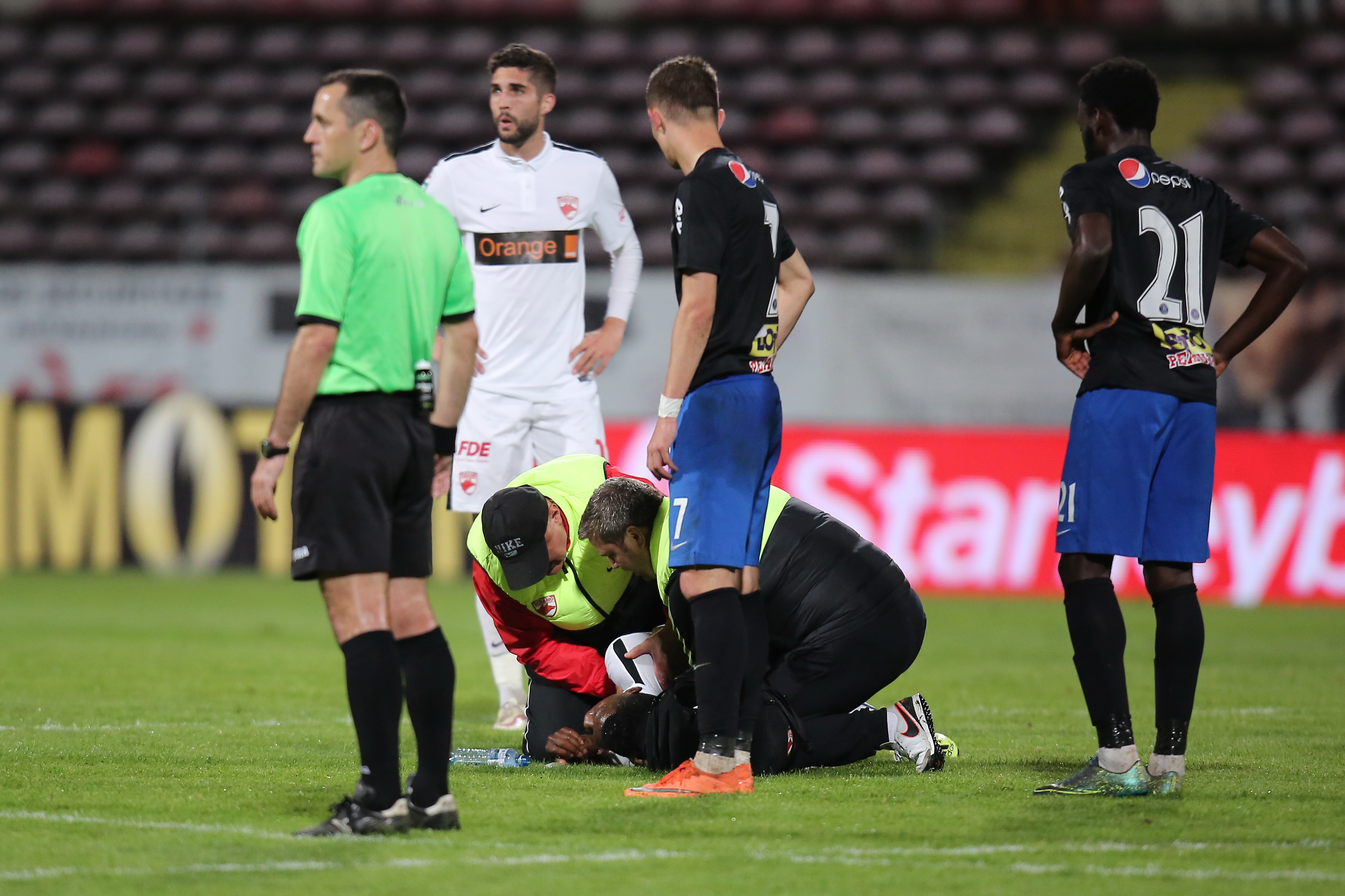 Explicaţiile medicului de la Dinamo, după moartea lui Ekeng. De ce nu i-a făcut masaj cardiac pe teren