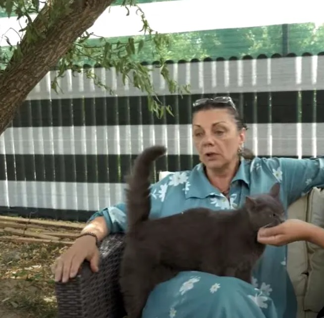 Imagini cu casa de la țară în care locuiește Carmen Tănase. S-a mutat din București într-un sat de lângă Târgoviște, unde are vilă cu grădină