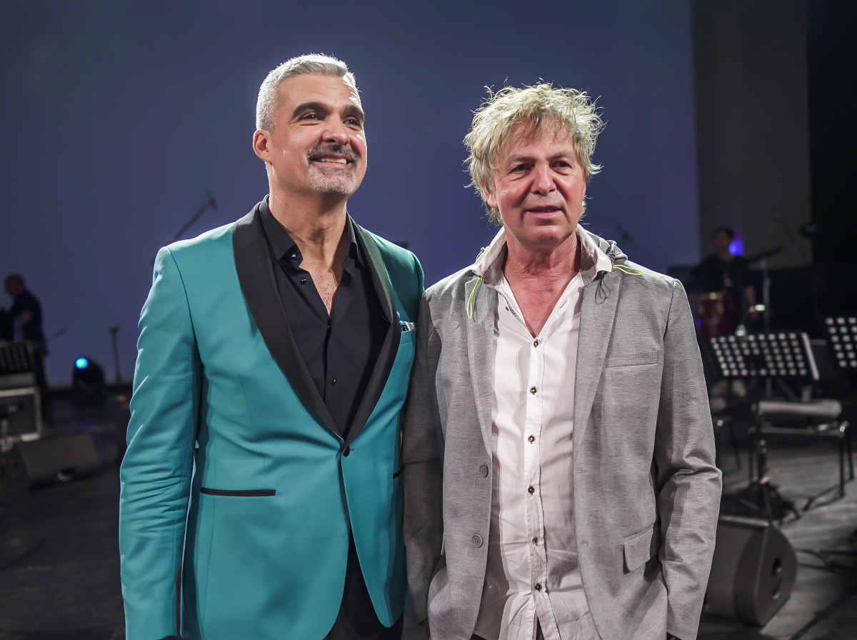 Aurelian Temişan şi Peter Freudenthaler, solistul trupei Fool's Garden, pe scena Operei Naţionale Bucureşti