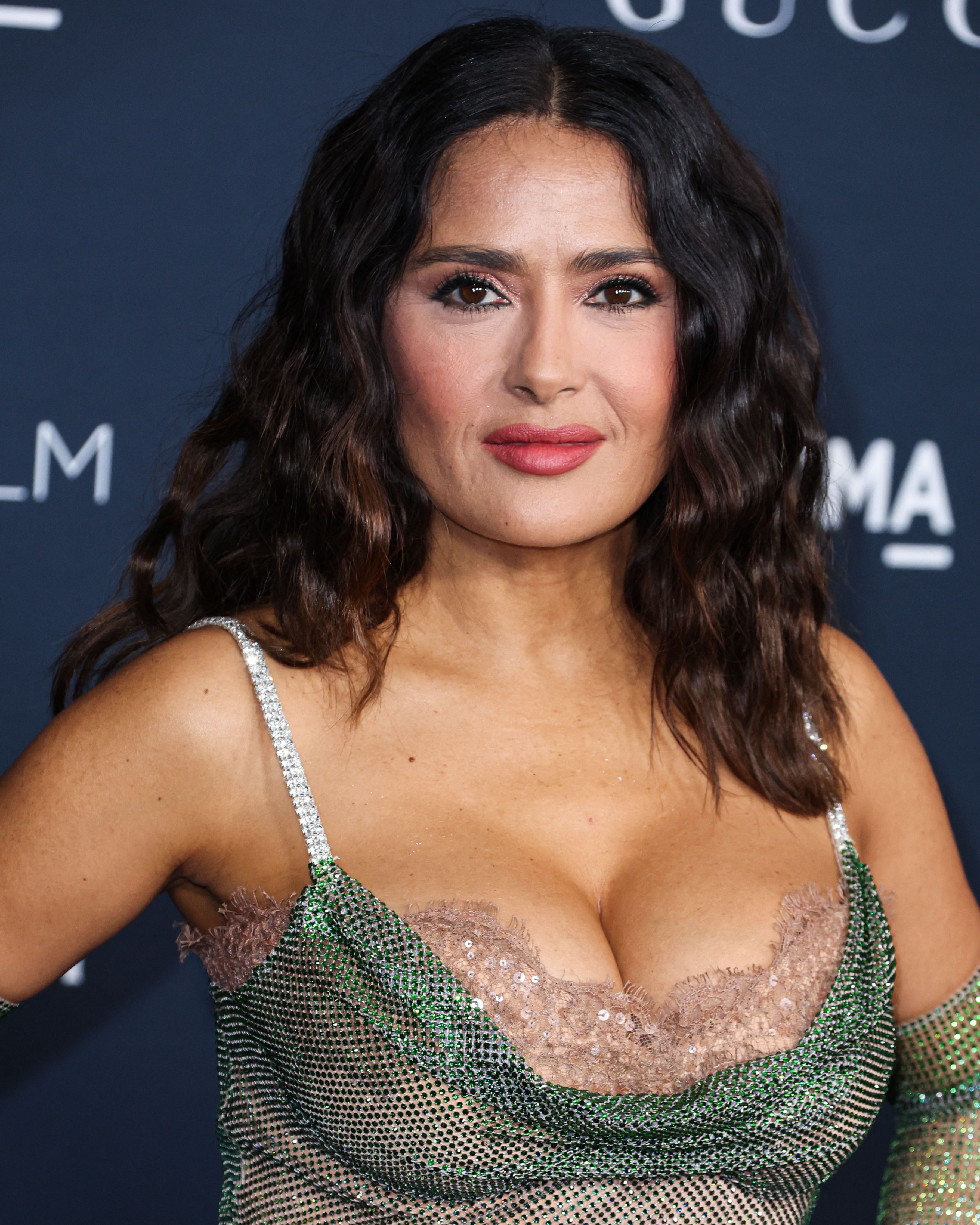 Salma Hayek, cu lenjeria intimă la vedere la un eveniment. Actrița arată spectaculos la 56 de ani