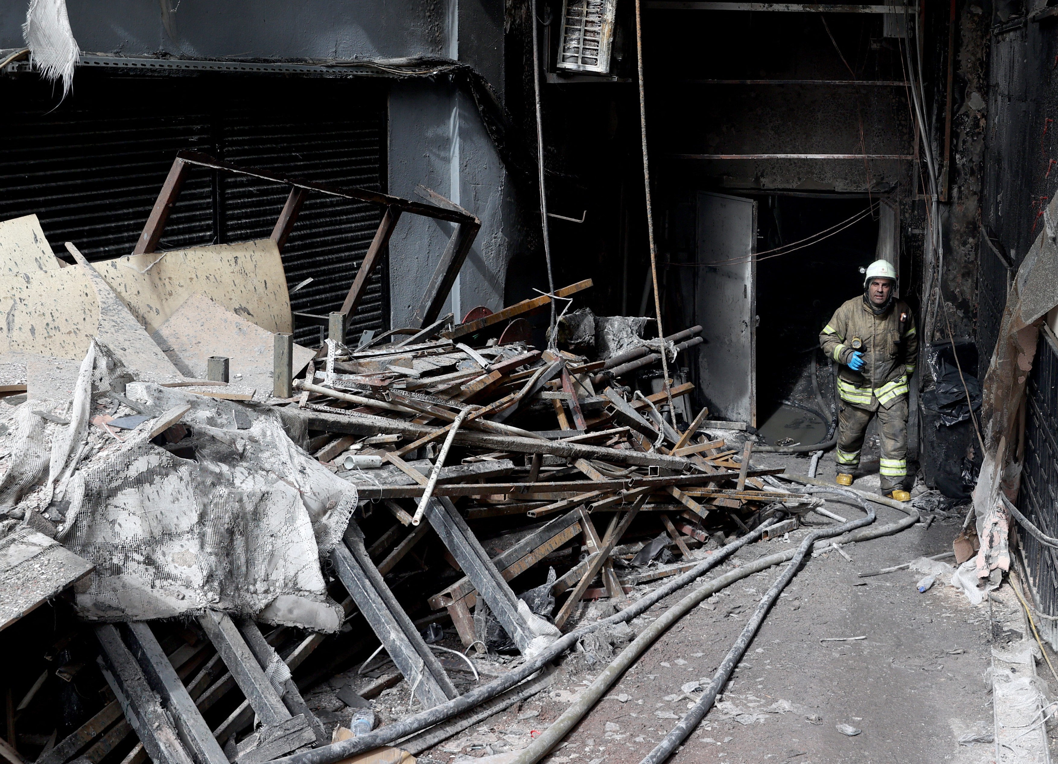 Cel puțin 29 de morți la Istanbul, după o explozie urmată de un incendiu, într-un club dintr-o clădire cu 16 etaje