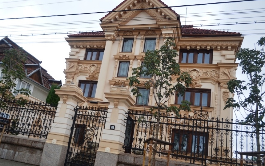 Iată-l pe iubitul frumoasei Ada Nechita! ^E multimilionar în euro! Extrema naționalei se poate muta la țară, într-o vilă uluitoare! GALERIE FOTO