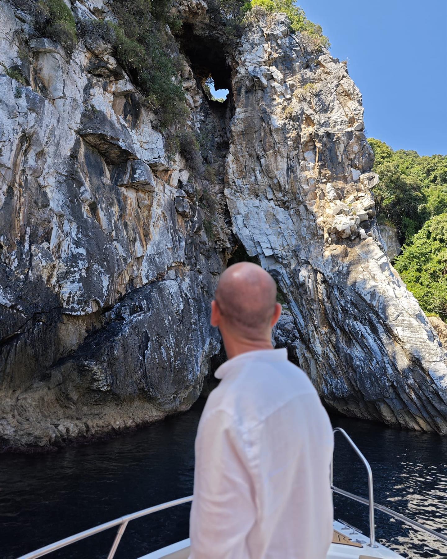Victoria Răileanu s-a căsătorit civil cu Adrian Ștefănescu pe barcă, în Grecia. Primele imagini de la eveniment