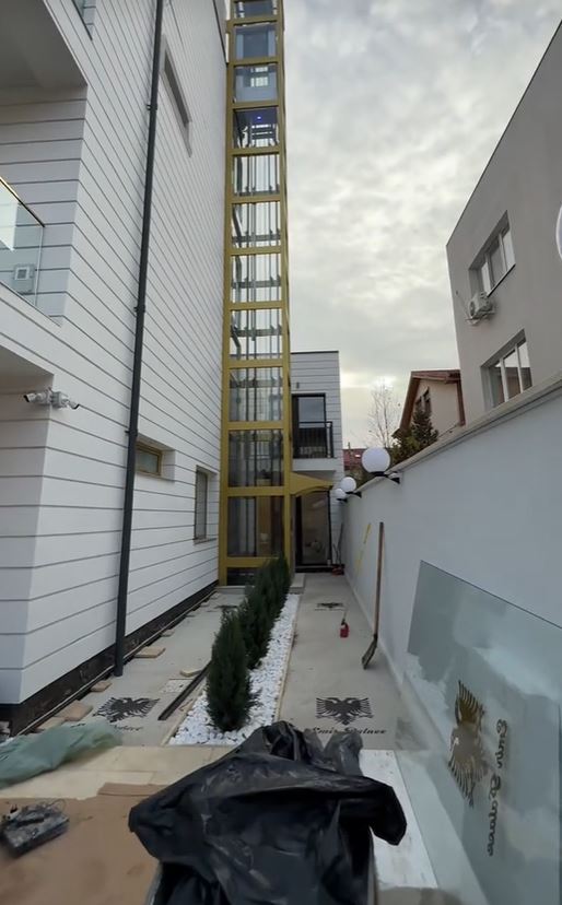 Imagini cu vila lui Florin Salam transformată în hotel. Doar liftul a costat câteva zeci de mii de euro