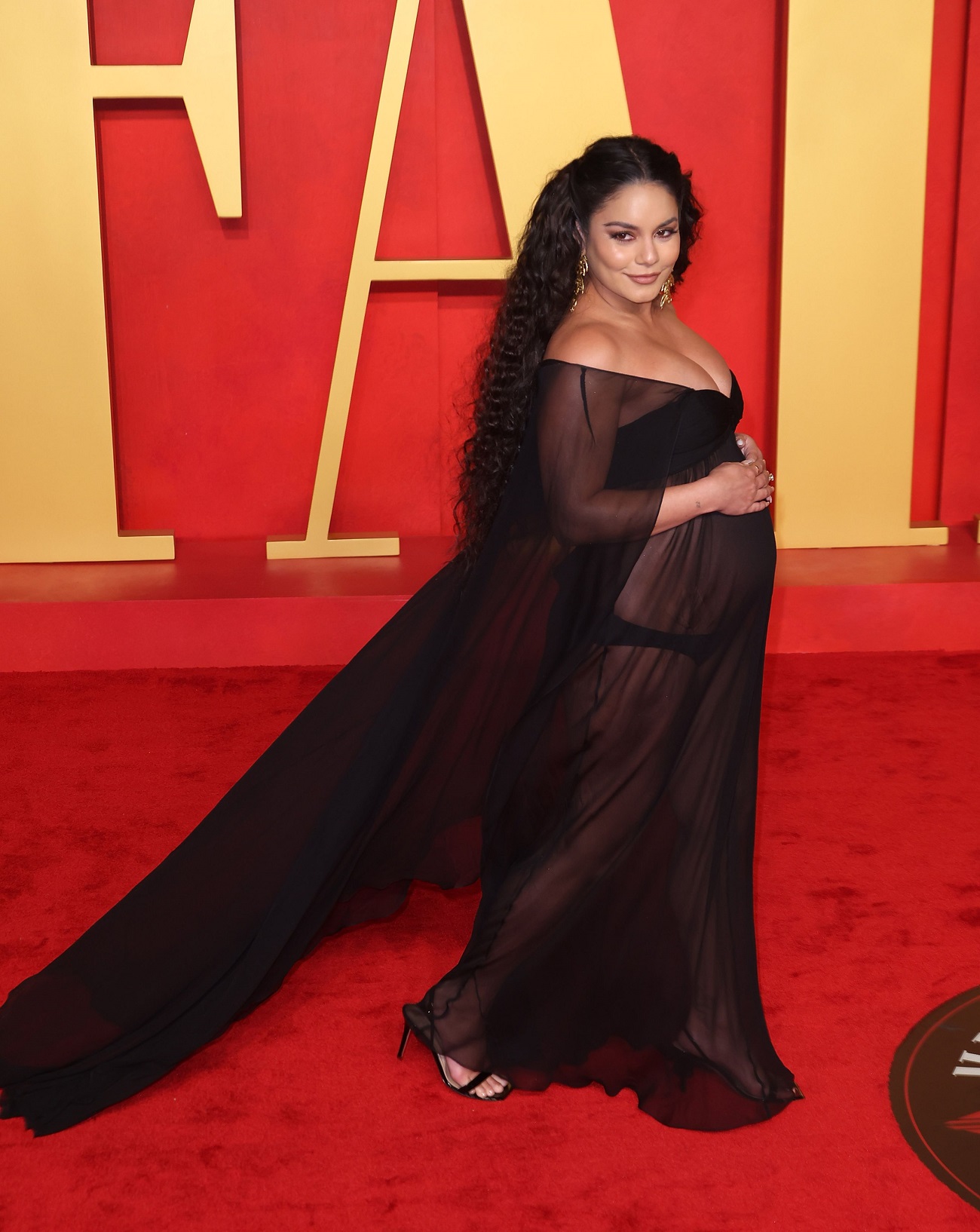 Cele mai transparente rochii purtate de vedete la petrecerea Vanity Fair, după decernarea Premiilor Oscar 2024. Actrița însărcinată s-a îmbrăcat în negru