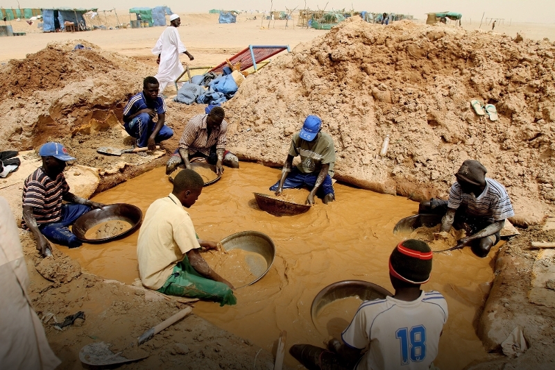 Artisanal miners produce about 80% of Sudan’s gold, operating mostly outside formal regulation, which leads to extensive smuggling and limits state revenue.