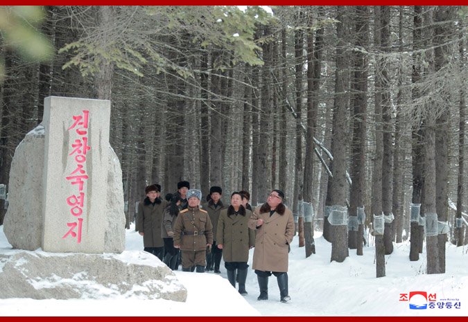 Kim Jong Un, călare pe un cal alb, pe muntele sacru al Coreei de Nord. Imaginile misterioase care prevestesc un anunț major