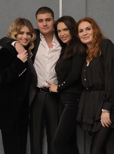 Cum a fost surprinsă Cristina Spătar alături de Ilie Năstase la Milano. Declarațiile făcute de artistă: „Sper ca Dumnezeu să ne ofere cel mai frumos an posibil”