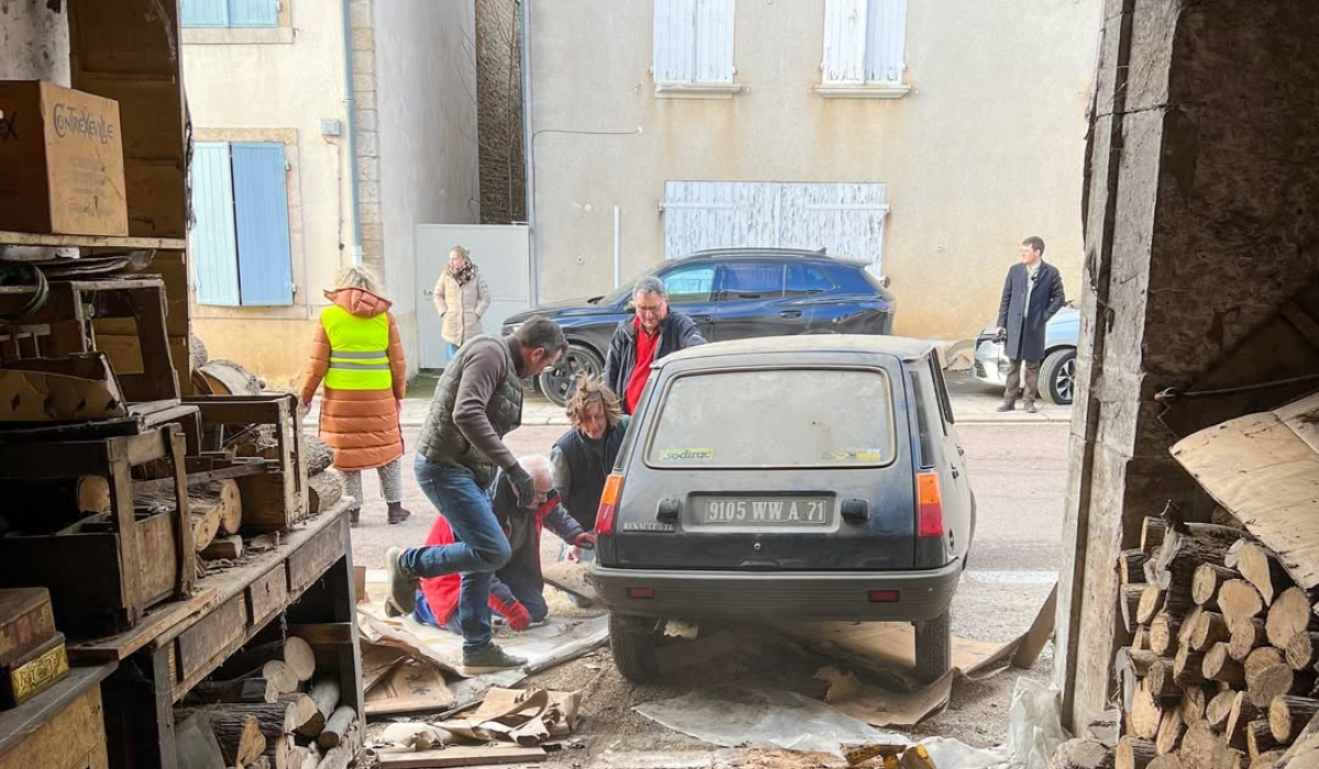 Un Renault 5 fabricat în 1982 tocmai a fost vândut cu 47.000 de euro. Detaliul care a crescut prețul de peste 6 ori față de cel cu care a fost achiziționat acum 44 de ani