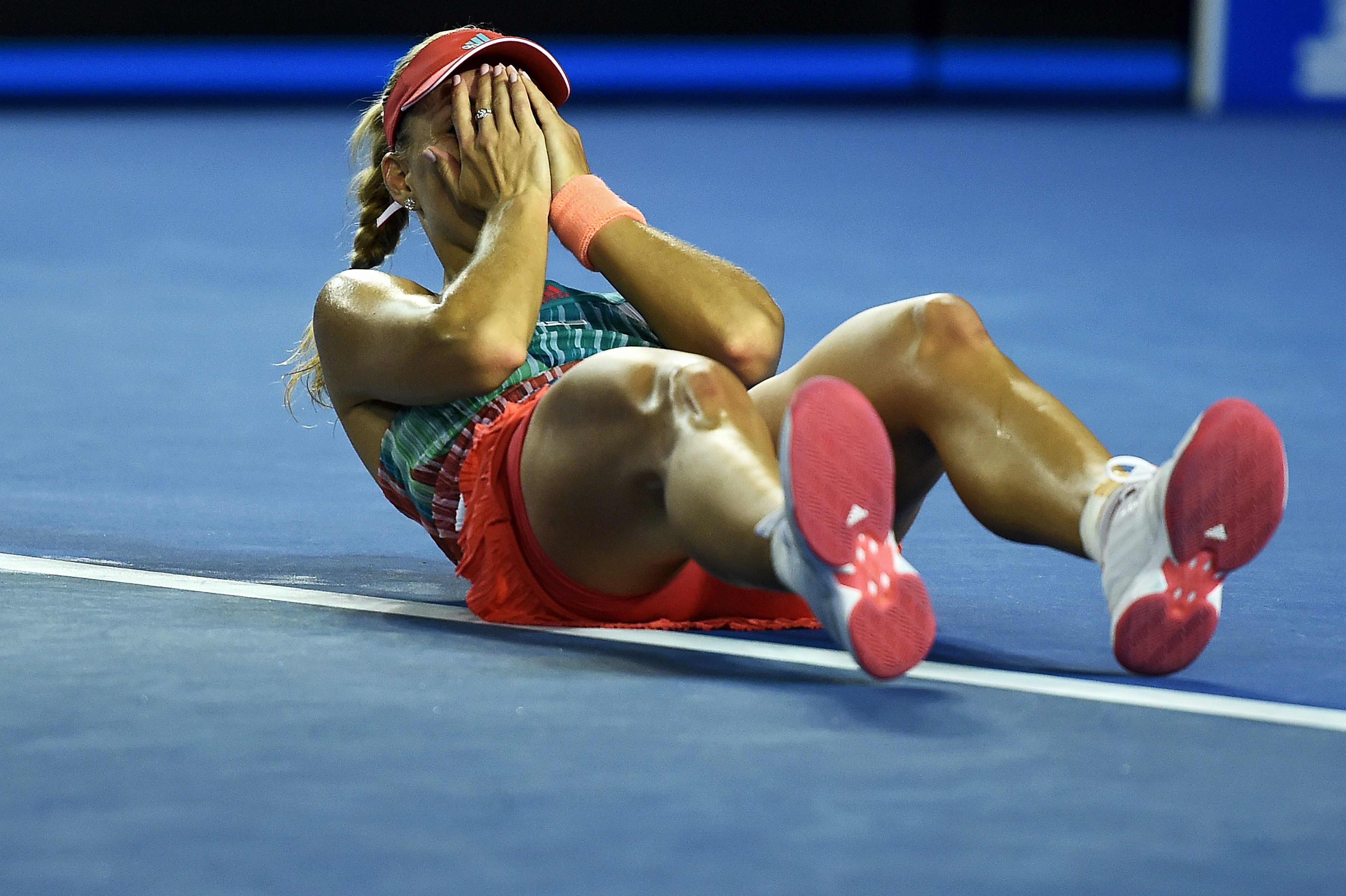 Finală magnifică în Australia, de asta s-a inventat tenisul! ^Kerber a răpus ”balaurul” Serena. Halep a căzut de pe locul 2! FOTO&VIDEO