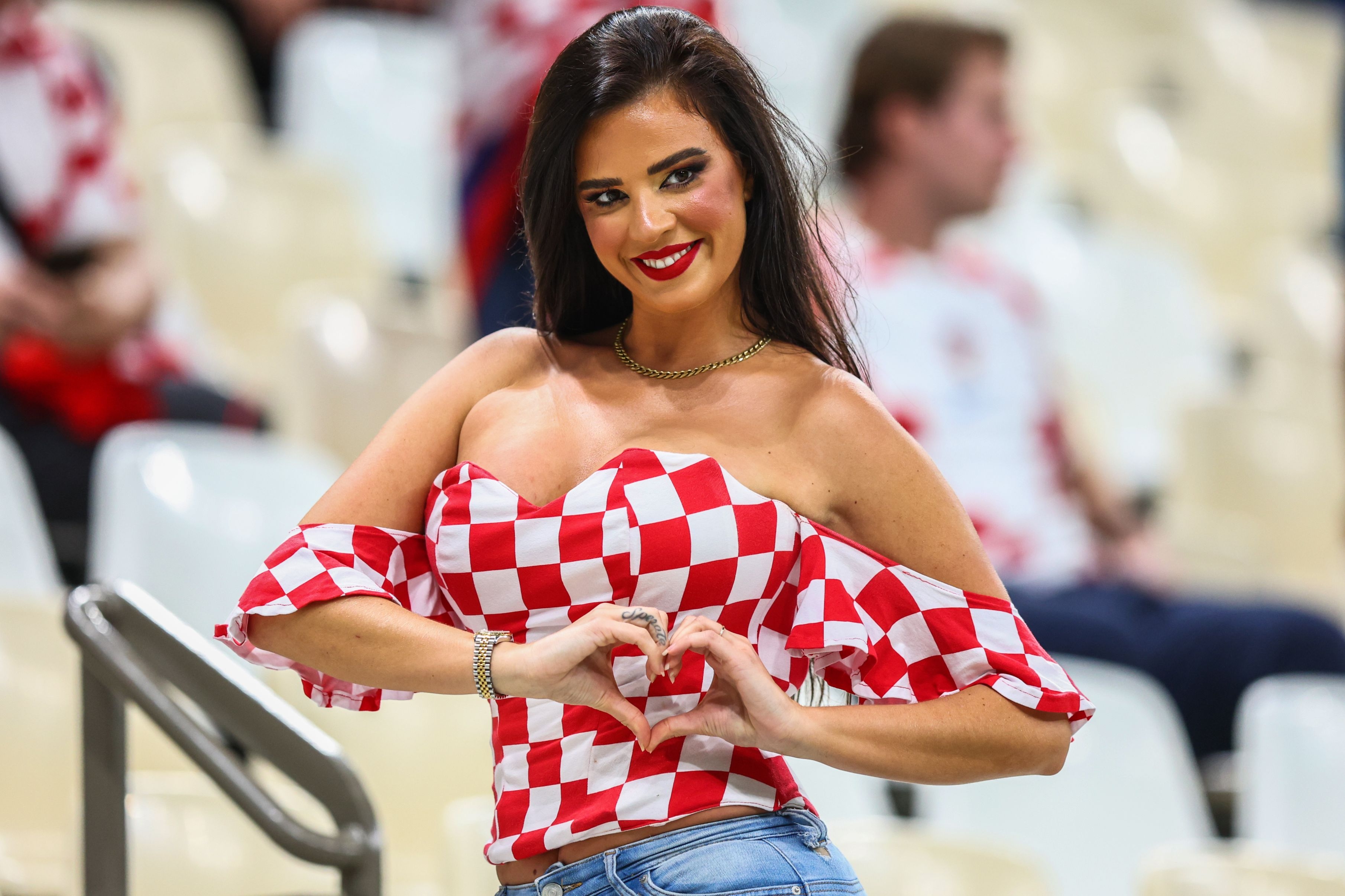Modelul croat Ivana Knöll anunță că va fi în tribune la meciul cu Spania, de la Euro 2024: „Hotel învechit, piscină închisă, poate pe stadion va fi bine”