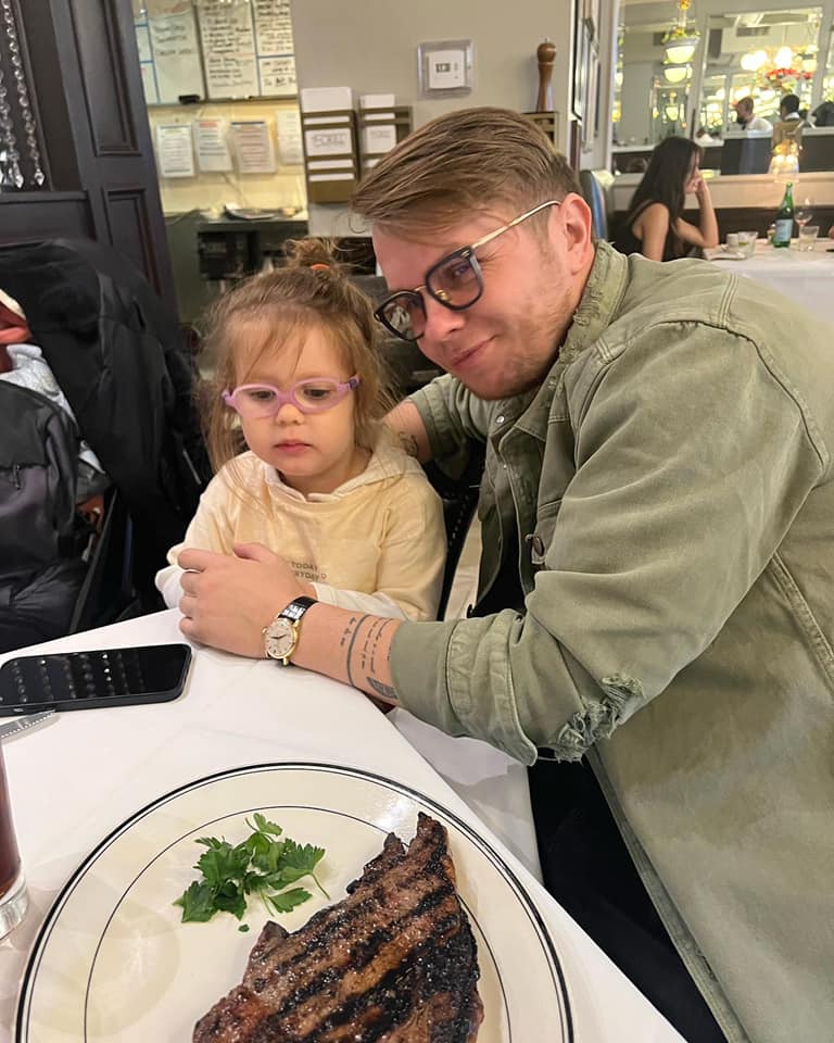 Codin Maticiuc l-a cunoscut pe fostul soț al iubitei sale. Mesajul pe care i l-a trimis, după ce Ana Pandeli a rămas însărcinată: „Cu un copil nu te joci”
