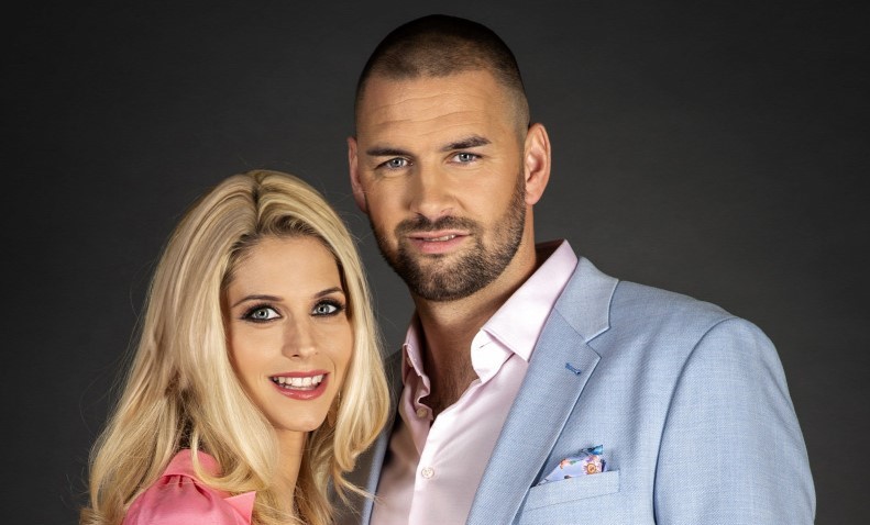 Téli mesevilágban lakik a gyermekeivel Kucsera Gábor és Tápai Szabina: elképesztő pompában tündököl a házuk az ünnepek előtt - videó