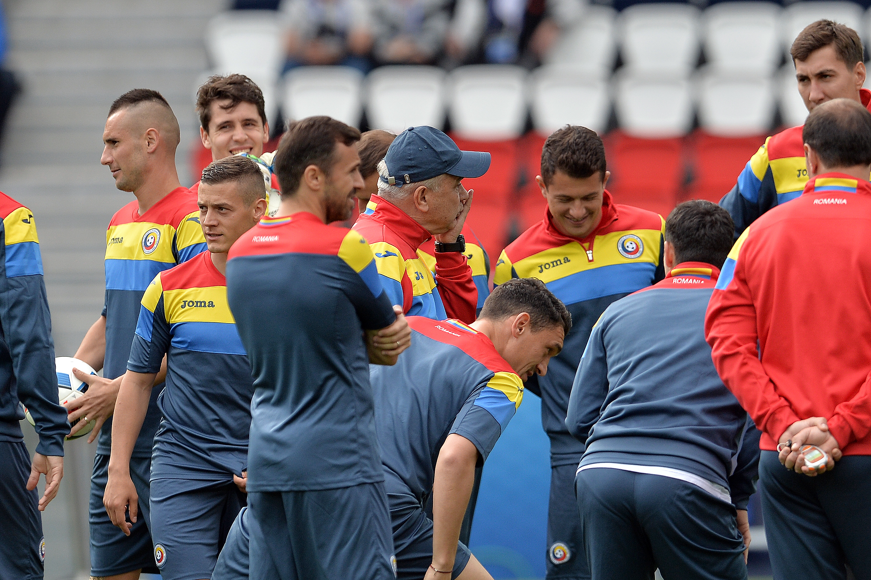 România - Elveția 1-1. Leșin după pauză! Stancu a deschis scorul din penalty, Mehmedi e egalat. Ne-am calificat la decisivul cu Albania!/ BLOG&FOTO&VIDEO
