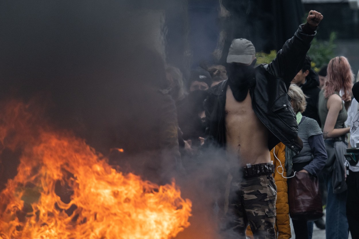 Guvernul francez „nu va ceda în fața violenței”, a spus Emmanuel Macron după protestele de joi față de reforma pensiilor