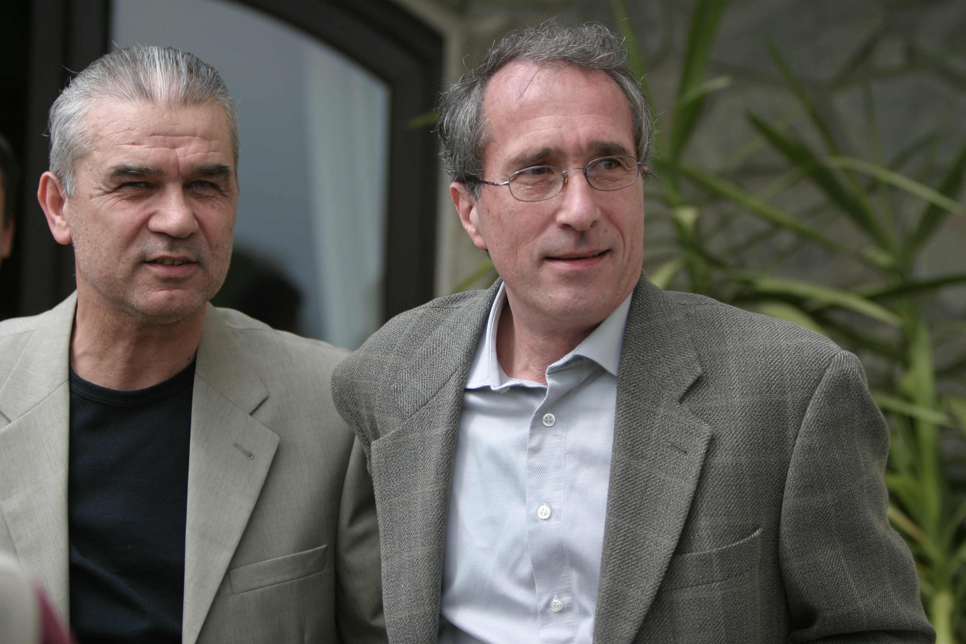 Protectorul echipei de aur a Stelei a ajuns la mâna socrului. Valentin Ceaușescu trăiește într-o vilă oferită de tatăl actualei soții. “El nu a avut niciodată bani mulţi, aşa cum a crezut lumea”