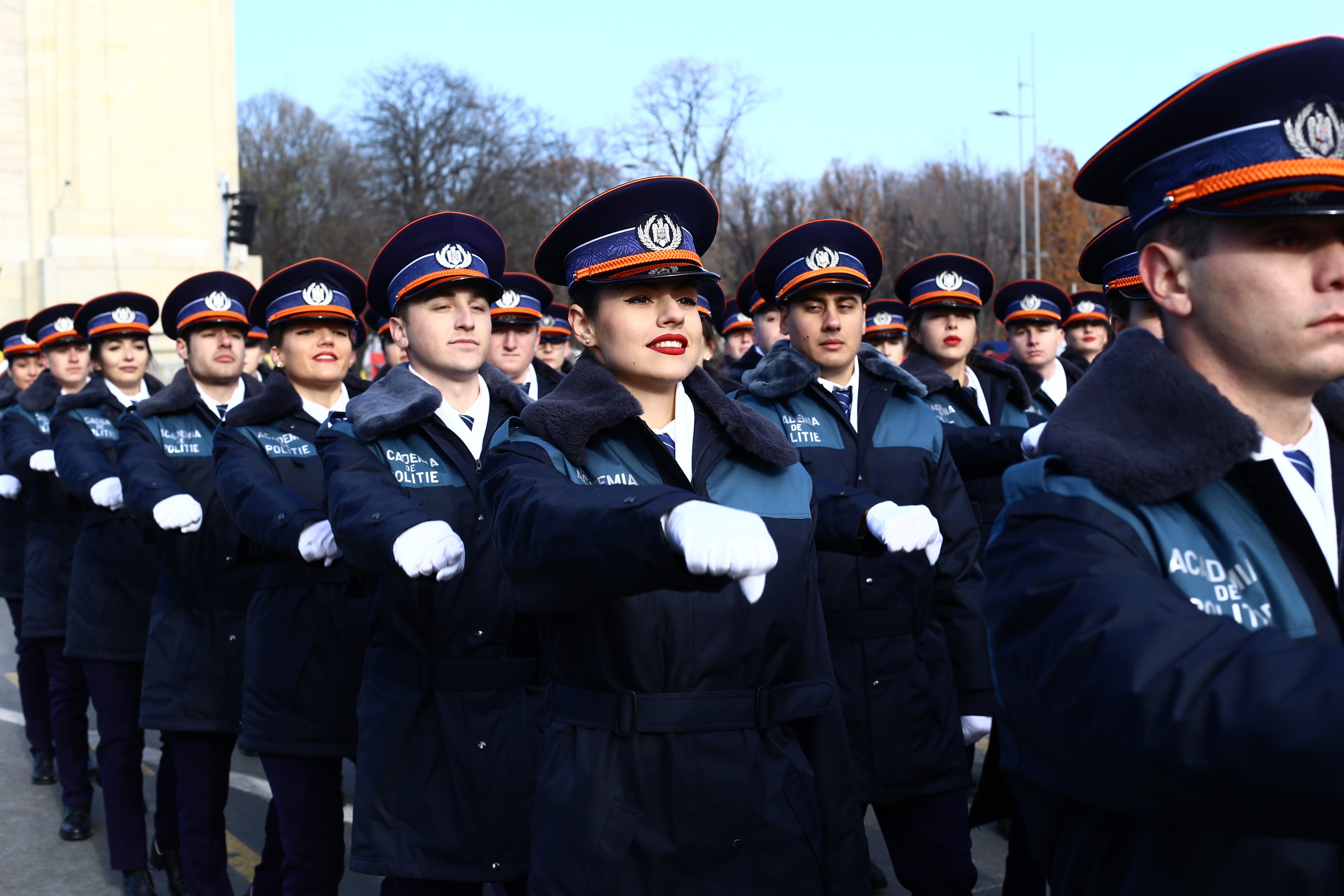 GALERIE FOTO | Cele mai frumoase femei în uniformă militară prezente la Parada de 1 Decembrie din București