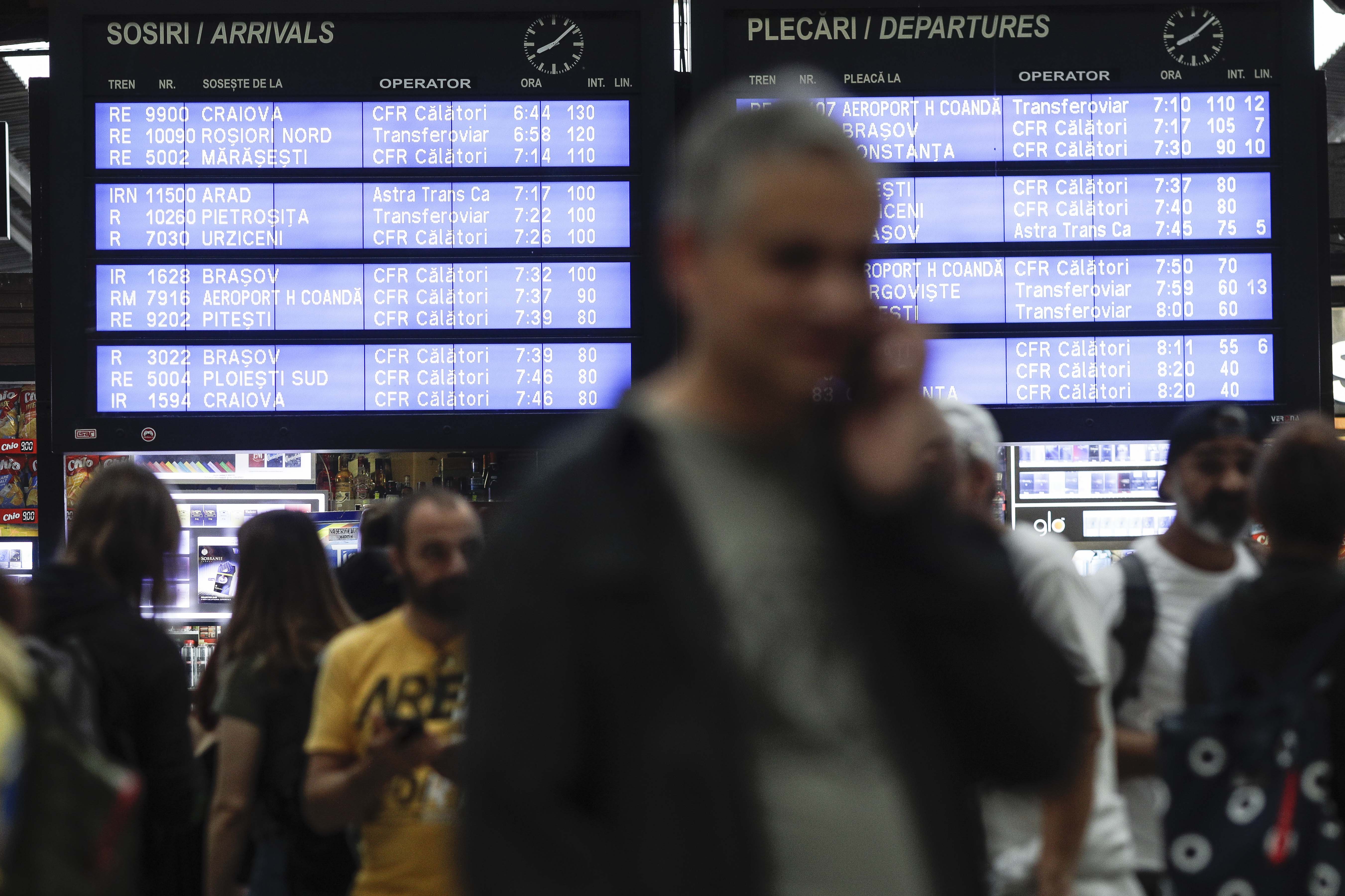 Haos pe calea ferată, după greva din CFR. Trenurile nu au circulat timp de două ore și au și sute de minute întârziere în Gara de Nord
