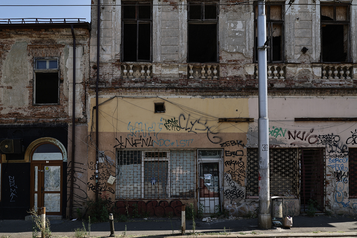 Zona veche din Calea Moșilor a îmbătrânit urât. Strada arată ca după un dezastru apocaliptic