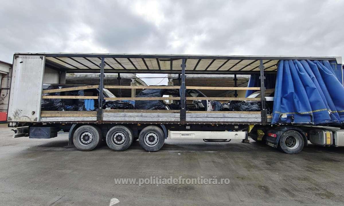 Au demontat trei mașini, furate din Germania și Suedia, în valoare de 320.000 de euro, și au încercat să le introducă în România drept „piese auto uzate”