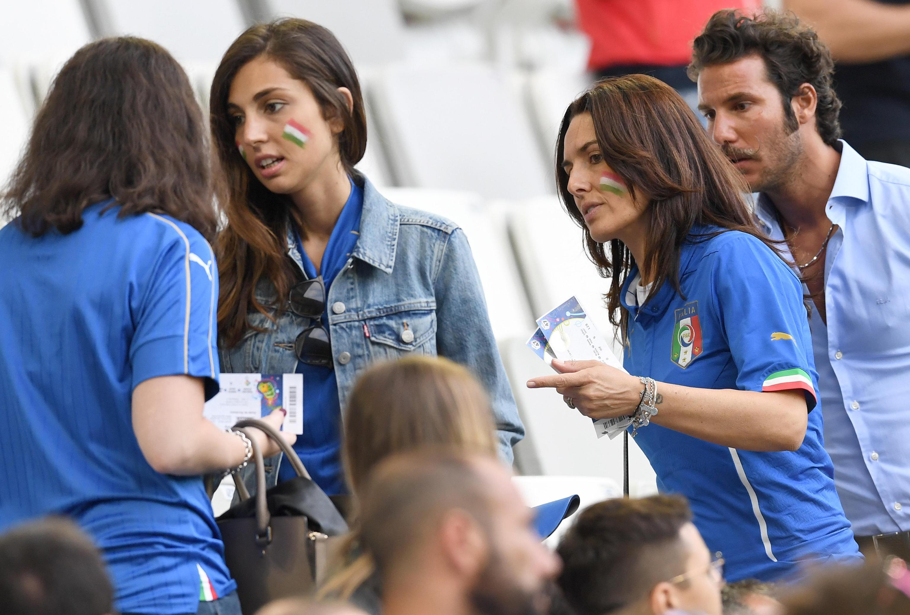 Euro 2016, sferturi. Spectacol în tribune la supermeciul Germania - Italia. Soțiile jucătorilor s-au amestecat printre fani / GALERIE FOTO
