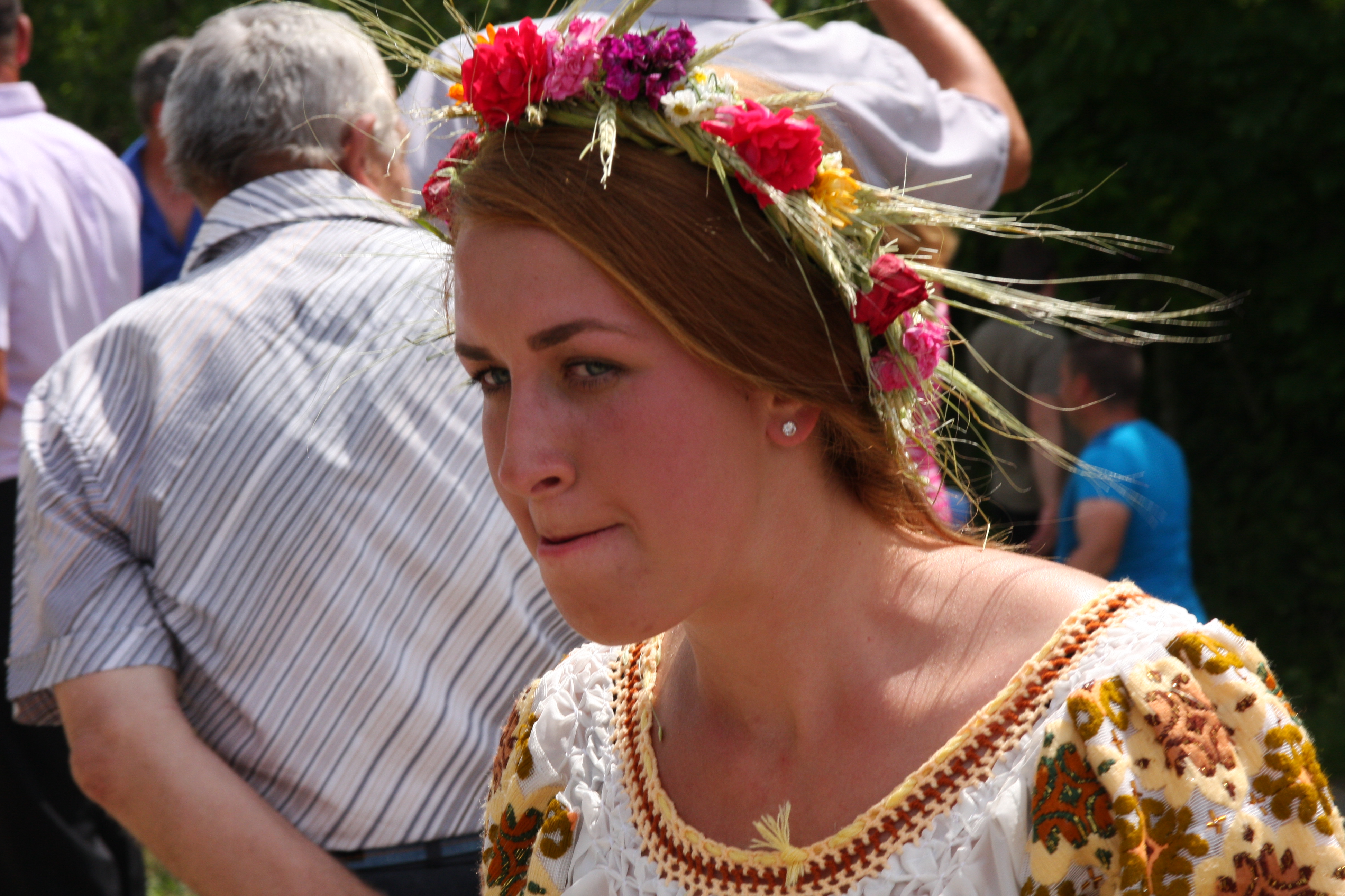 Val de nunţi la Figa după ce fetele au prins boul de Rusalii | GALERIE FOTO
