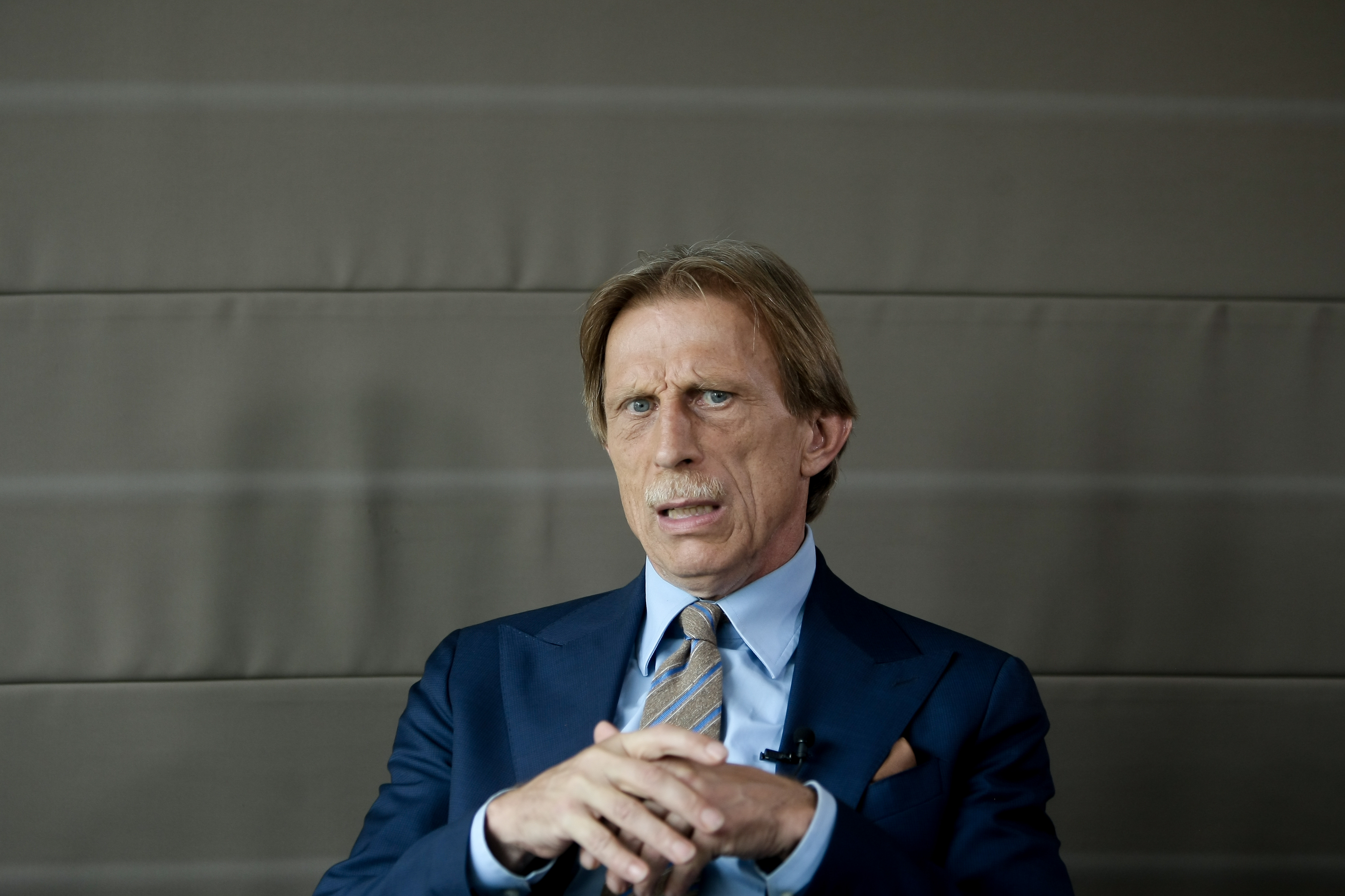 Neamțul Christoph Daum, selecționerul României, într-o confesiune sinceră: ”Viața e un dar pentru mine. Am avut o boală grea, dar am primit a doua șansă. Sunt norocos”. Cum pregătește debutul în preliminariile CM 2018 | EXCLUSIV&FOTO%VIDEO