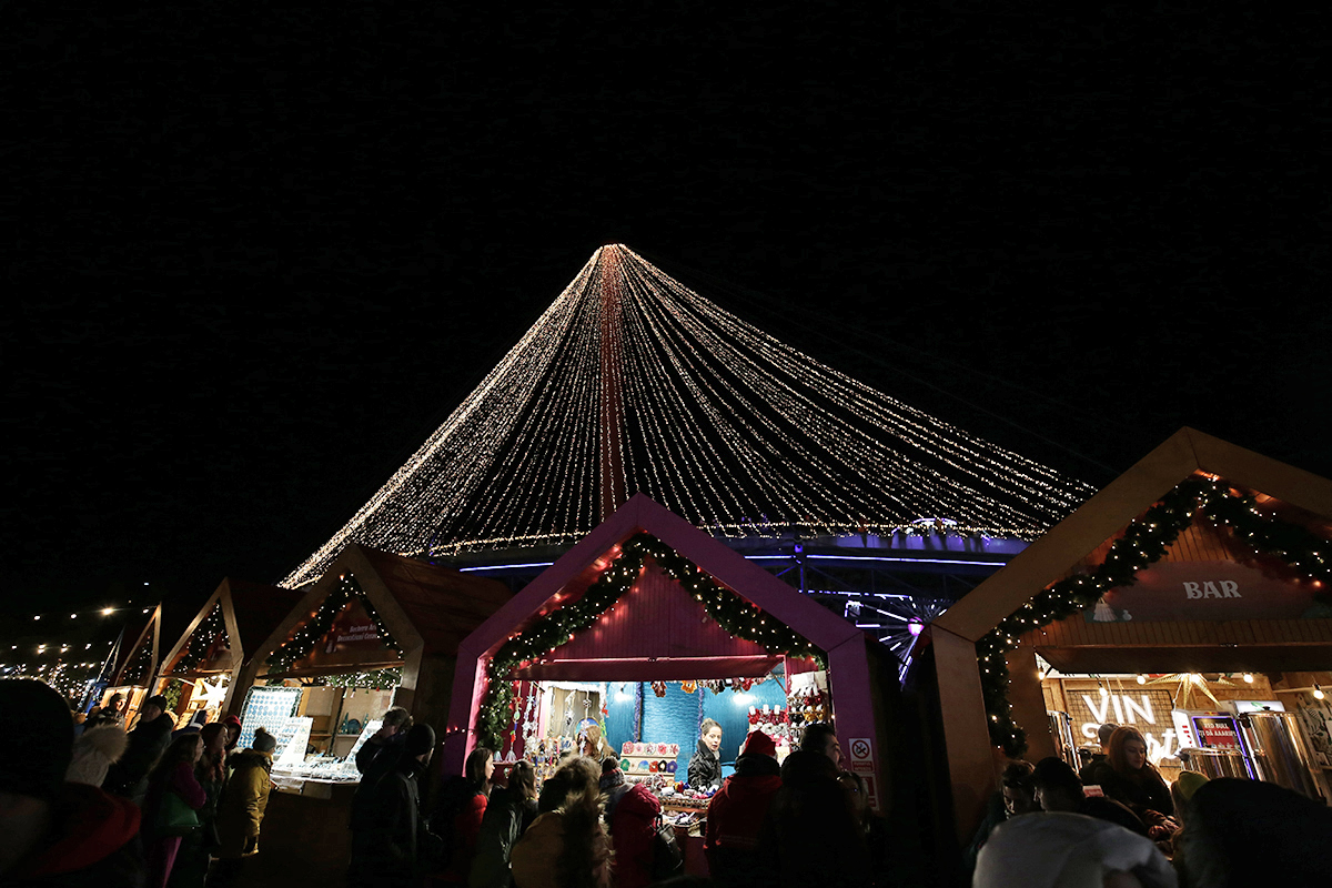 FOTO. A treia ediție a „West Side Christmas Market” e în plină desfășurare. Care sunt principalele atracții ale târgului din Parcul Drumul Taberei