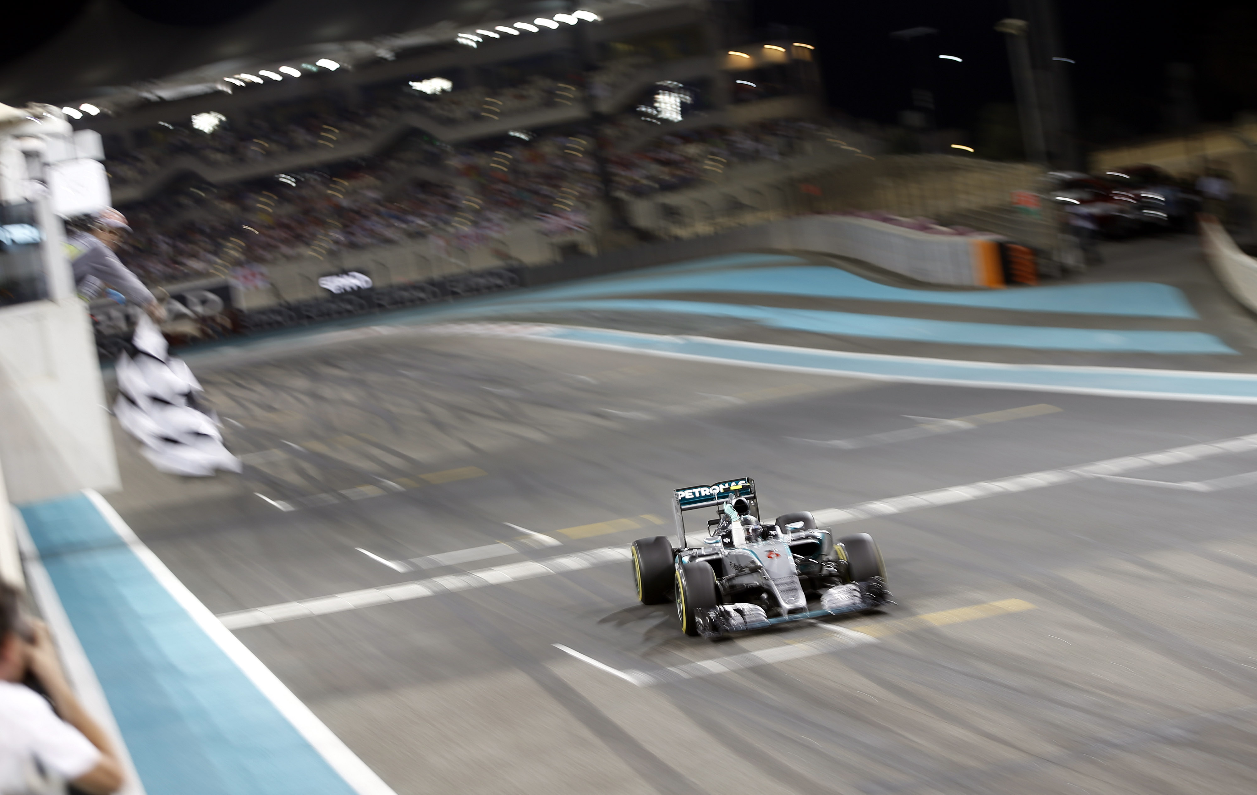 Nico Rosberg a câştigat Abu Dhabi Grand Prix, Lewis Hamilton al doilea / GALERIE FOTO