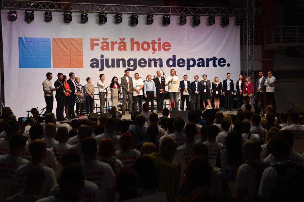 Dacian Cioloş, primul atac dur la preşedintele Iohannis: "Dacă nominalizezi în fruntea guvernului toate marionetele unui infractor ca Dragnea, trebuie să îți asumi responsabilitatea"